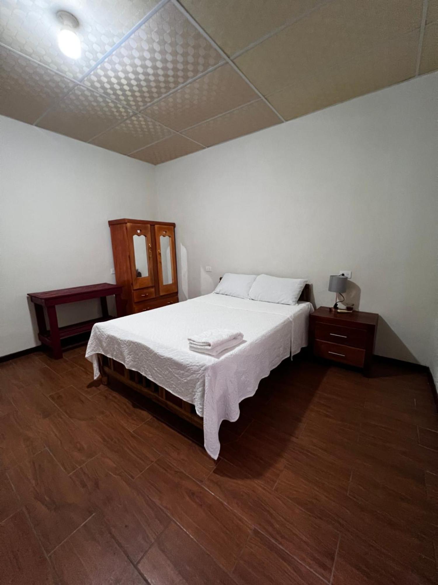Ibania Hostal Tamanique Rom bilde